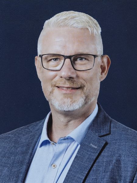 Fil:Dan Henry GaardboeRueskou2026.jpg